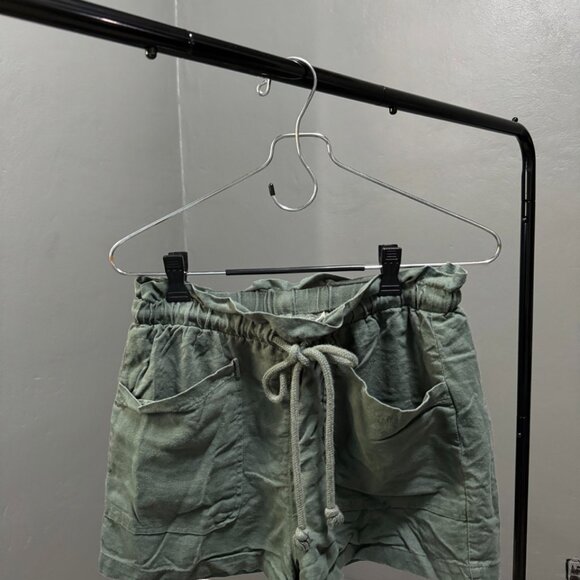 Universal Threads Shorts - Picture 2 of 2